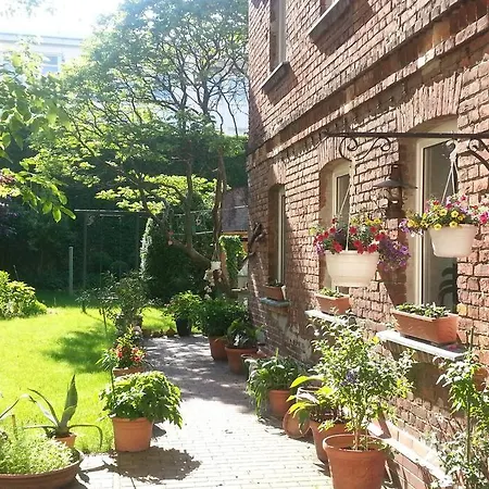 Mit Garten, Zentral Und Trotzdem Ruhig Daire *