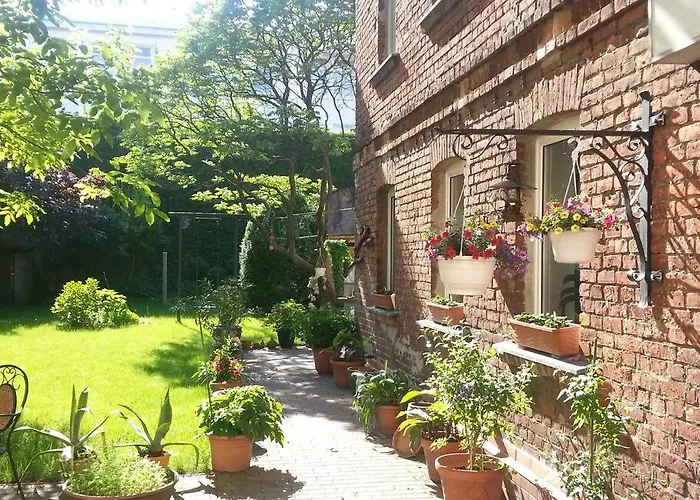 Mit Garten, Zentral Und Trotzdem Ruhig Daire *